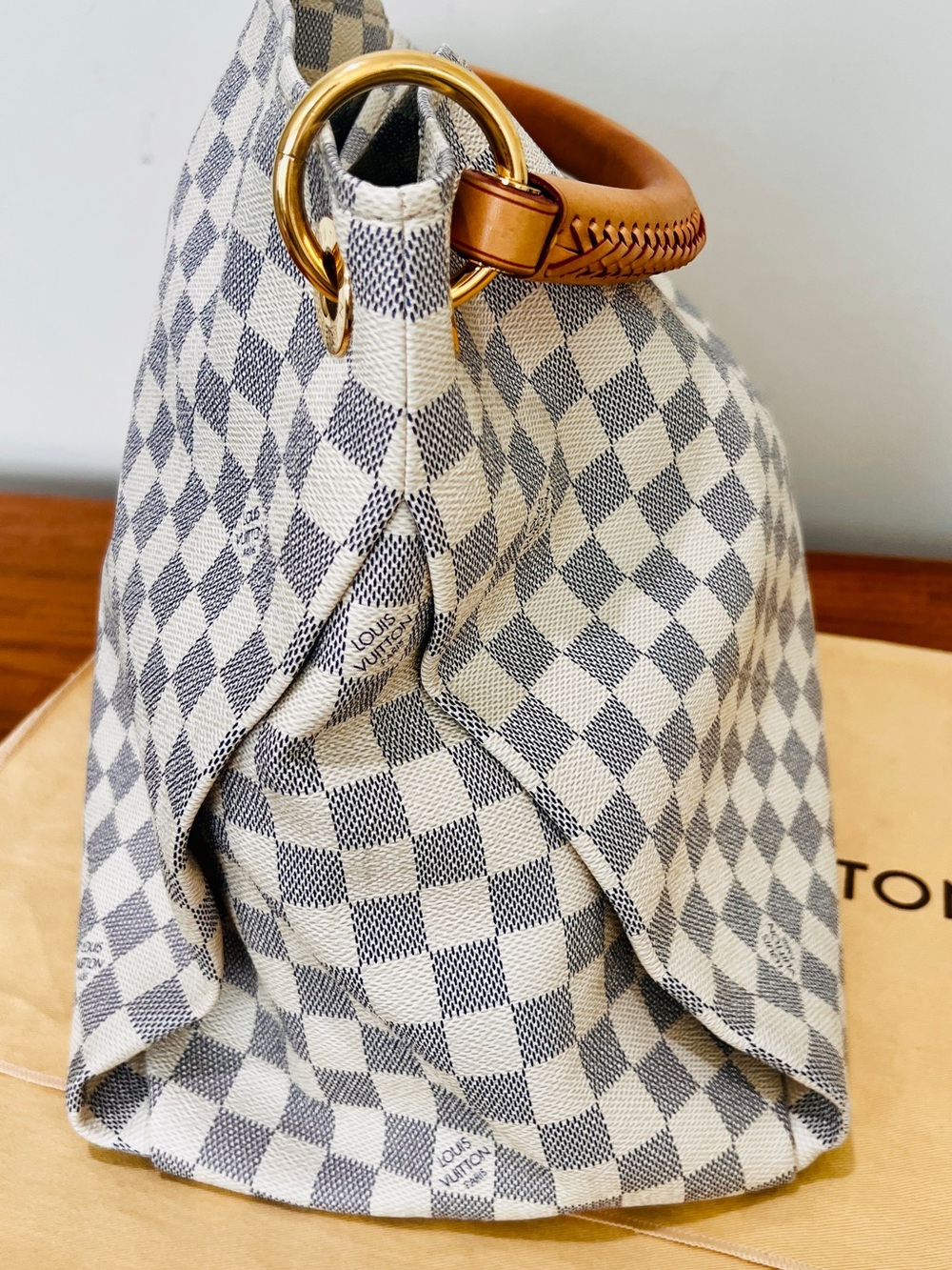 Pro-Loved LOUIS VUITTON Damier Azur Artsy MM Bag - Picture 6 of 13